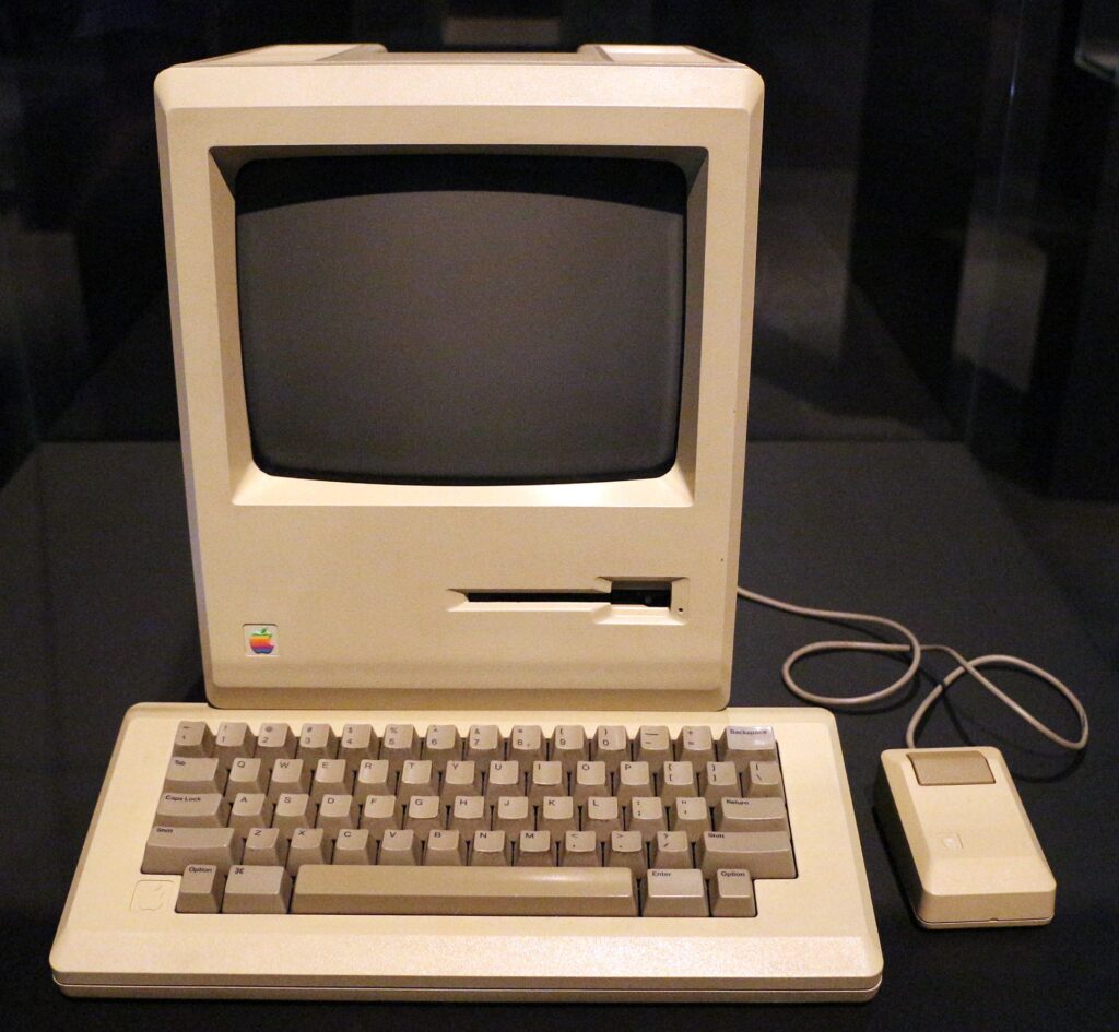 Photo of Macintosh 128K with keyboard and mouse.