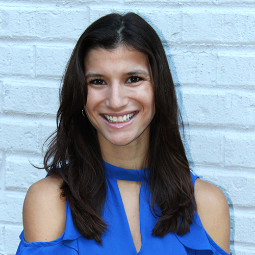 Geovana Oliveira Headshot